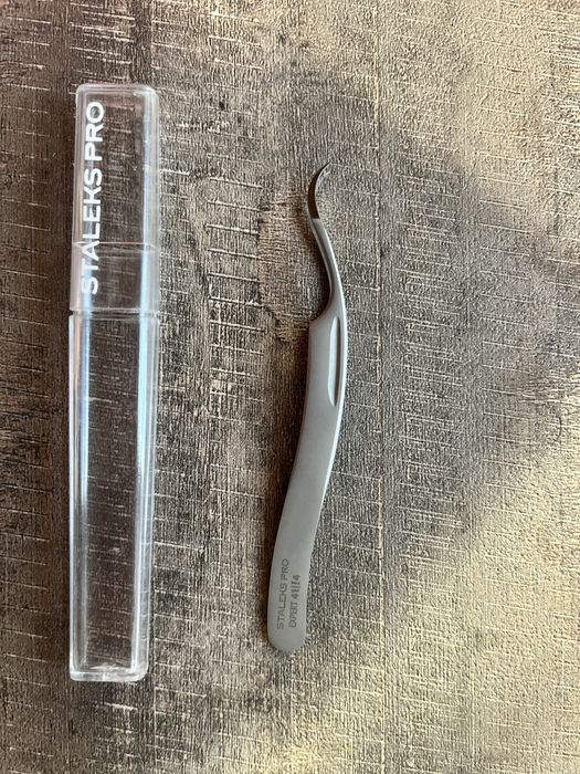 Ресницы и пинцеты для наращивания ресниц