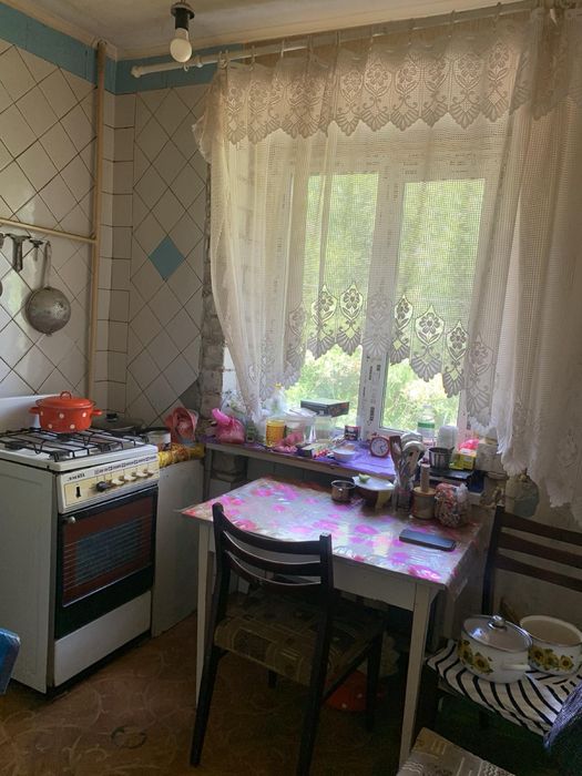 Терміново! Продам 3х кімн квартиру 2 поверх Прилніпровськ  не кутова! Цегла