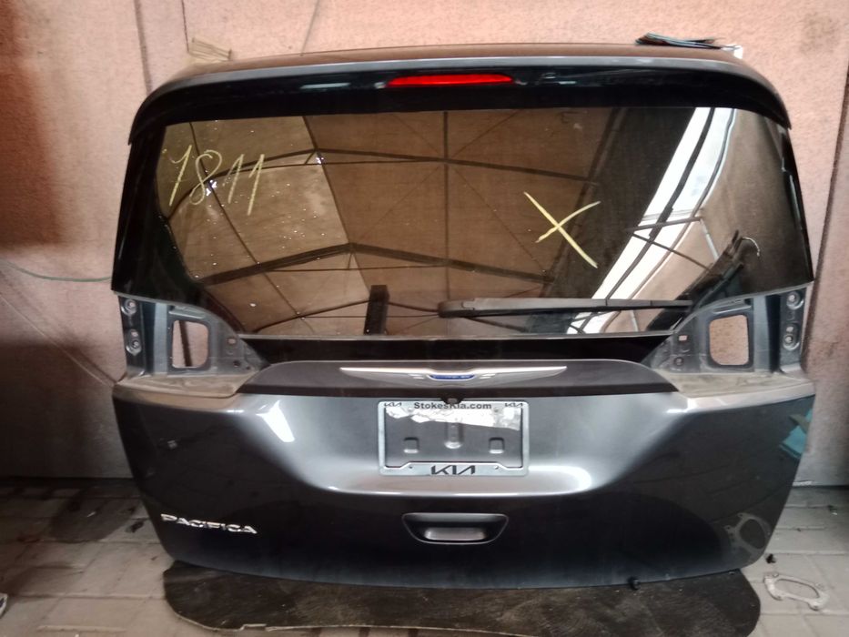 Klapa bagażnika Chrysler Pacifica 16-21r różne kolory