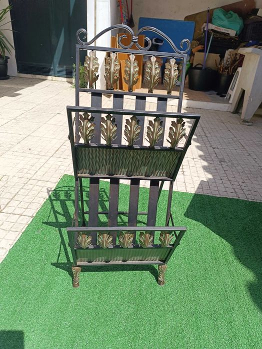 Suporte para revistas e livros