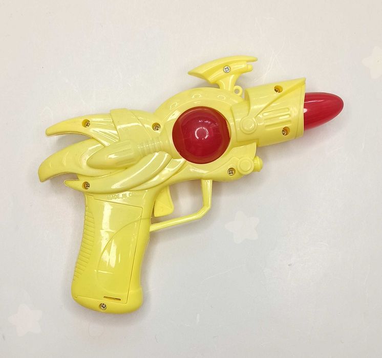 Продам игрушечные автоматы и пистолеты - пульки - пистоны - трещетки