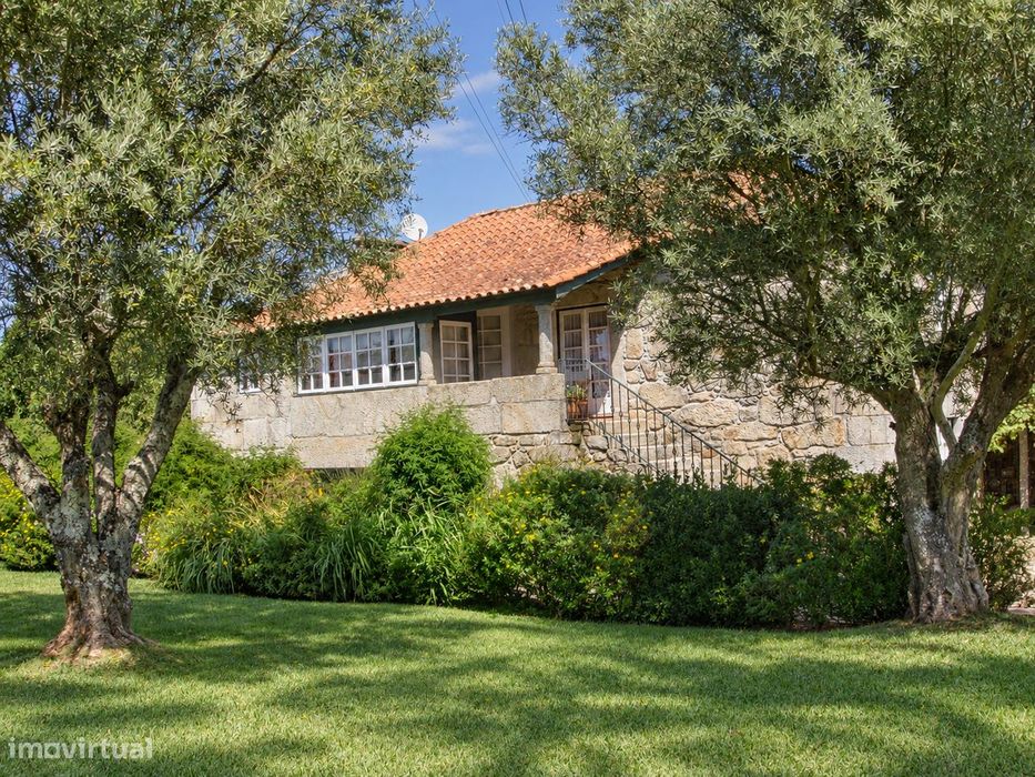 Moradia T3 em Pedra com Piscina, Mazarefes, Viana do Castelo