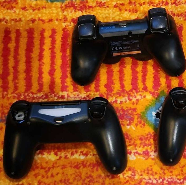 2 геймпада Sony Sixaxis (от PS3) Sony DualShock 4 JDM-011 (красные накладки)