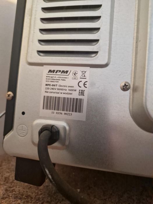 Piekarnik elektryczny z termoobiegiem