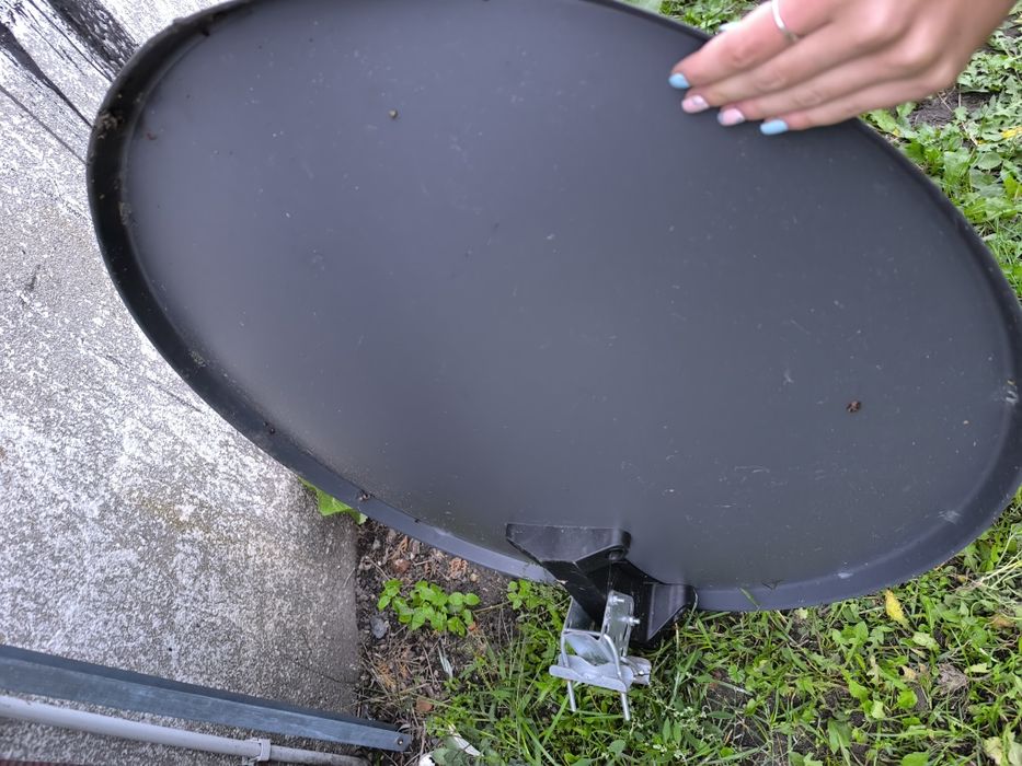 Antena satelitarna