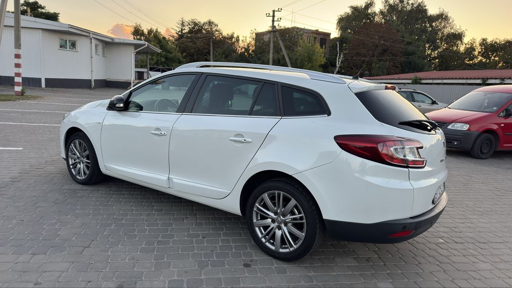 Renault Megane 2016рік BOSE Не фарбований