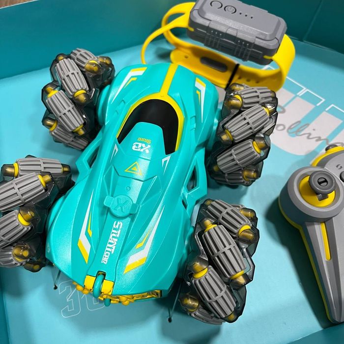 Машинка перевертня Stunt Car з браслетом на радіоуправлінні