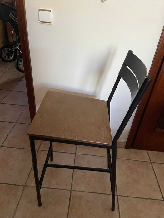 Banco alto, preto/velatura castanha