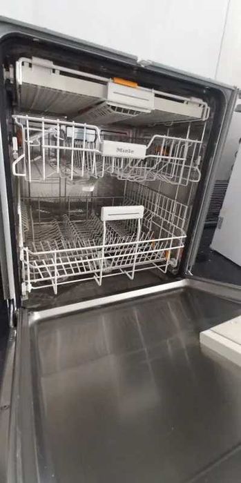 Вбудована посудомийна машина миле
Miele G 6300 SCi