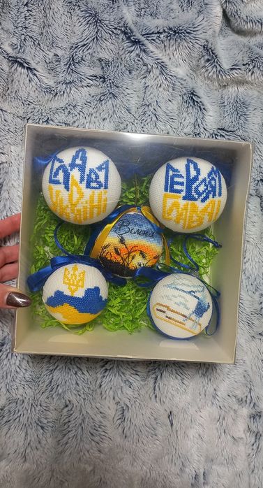 Новорічні іграшки