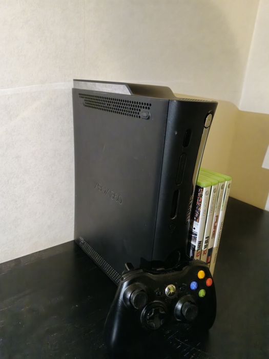 Xbox 360 Elite Black 120GB (Cabos, Controle e 4 Jogos incluídos)