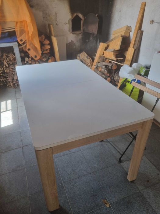 Mesa de jantar branca