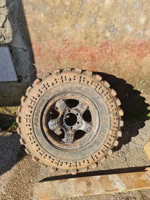 Jantes com pneus, troco por 33 12.5 r15