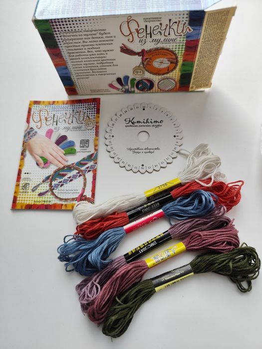 Фенечки из мулине, станки - все вместе