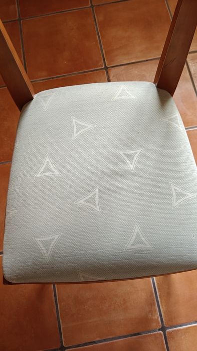 Cadeira de quarto em Madeira -  assento em tecido