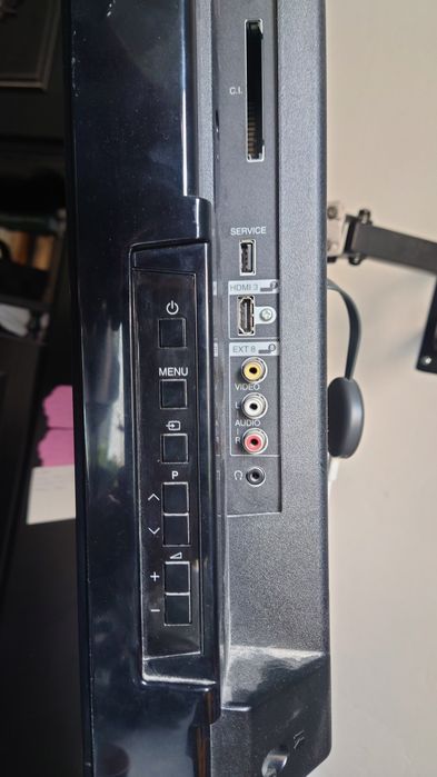 Telewizor Sharp Aquos 32 całe LC-32LE600E