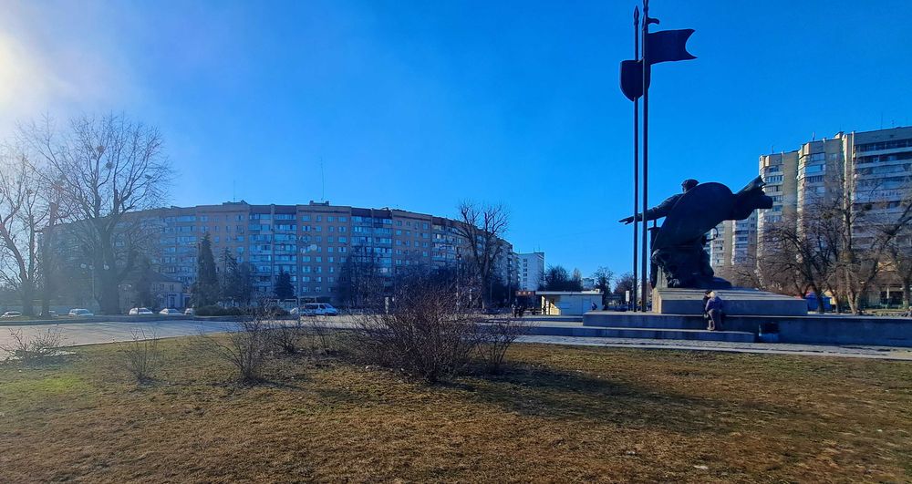 Приміщення р-н 700 річчя, є різні площі склад, офіси, своя підстанція.