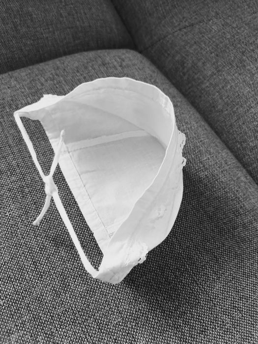 Czapeczka niemowlęca płócienna, z koronką