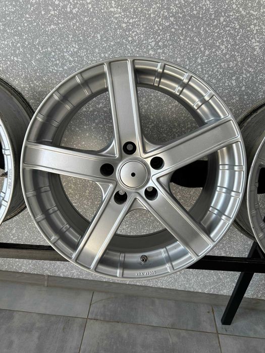 Диски BMW 5/120 R18 8,5J ET:45 Dia:74.1