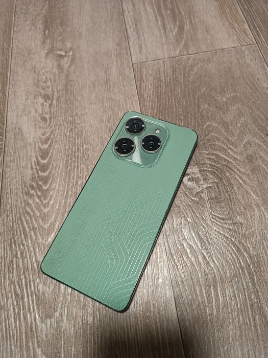 Телефон Tecno Spark 20 Pro 8/256GB