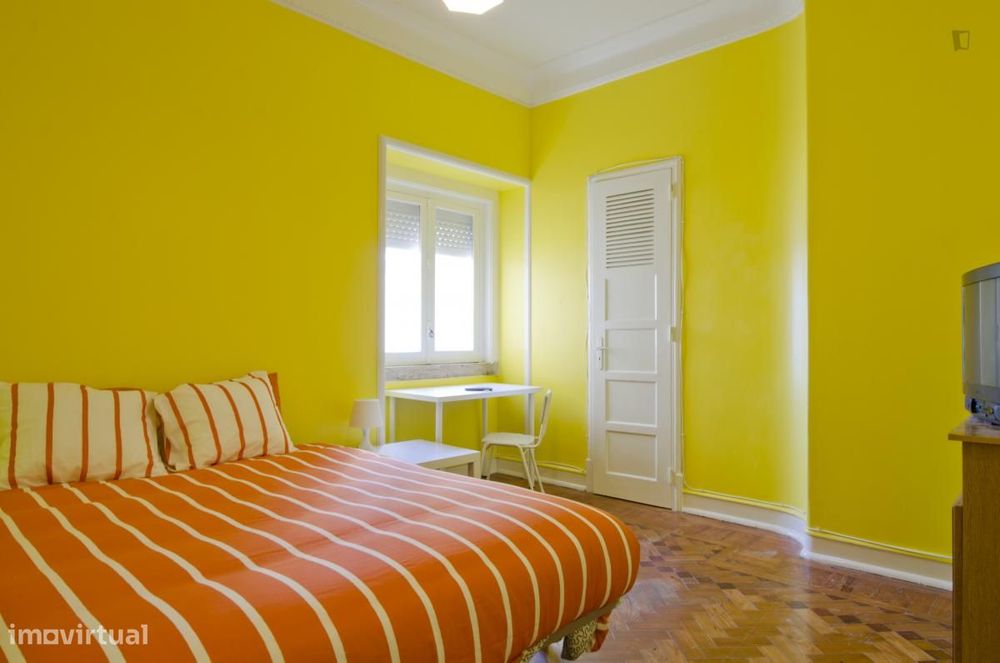 Quarto - localizado em Intendente Lisbon