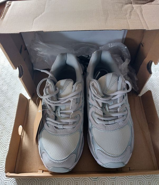 Ténis Asics brancos