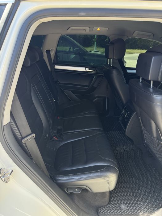 Volkswagen Touareg 3.0 дизель 2011р