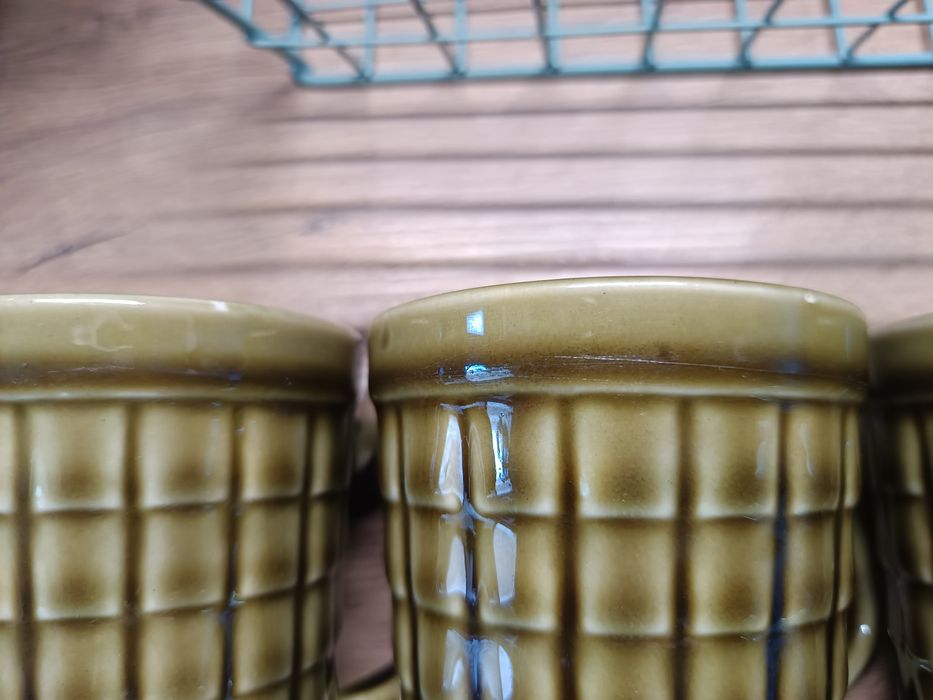 Kubek zielono - oliwkowy z Pruszkowa