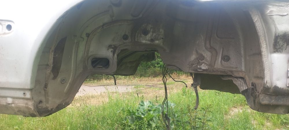 Кузов на розпил mercedes CLK w 209 кузовні деталі  209 цлк