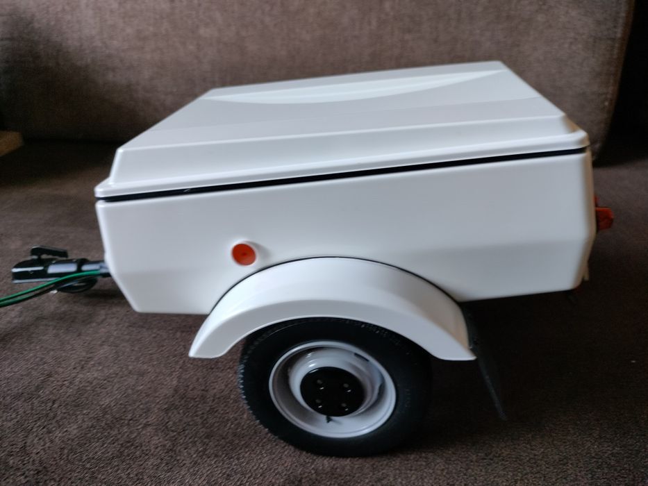 Model przyczepki Niewiadów N-250c, skala 1:6 od Hachette