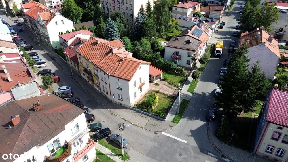 Dom z garażem w świetnej lokalizacji