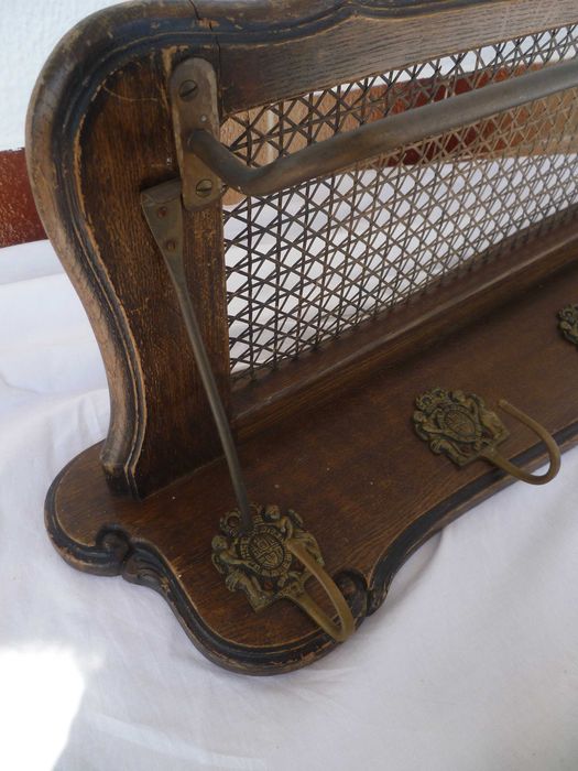 Cabide para casacos e chapéus é Original da Alemanha em madeira escura com palhinha e do Século XIX - XX