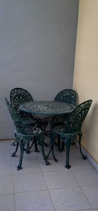 Mesa e cadeiras de Jardim em metal