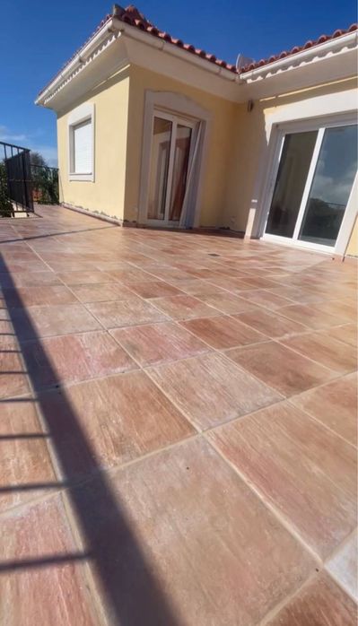 Ladrilhador profissional no Algarve – qualidade e rapidez