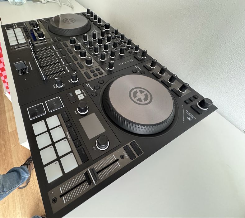 Traktor Kontrol S4 MK3 + Mala Magma