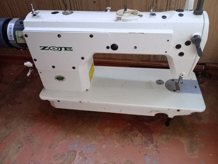 Швейна машинка Zoje