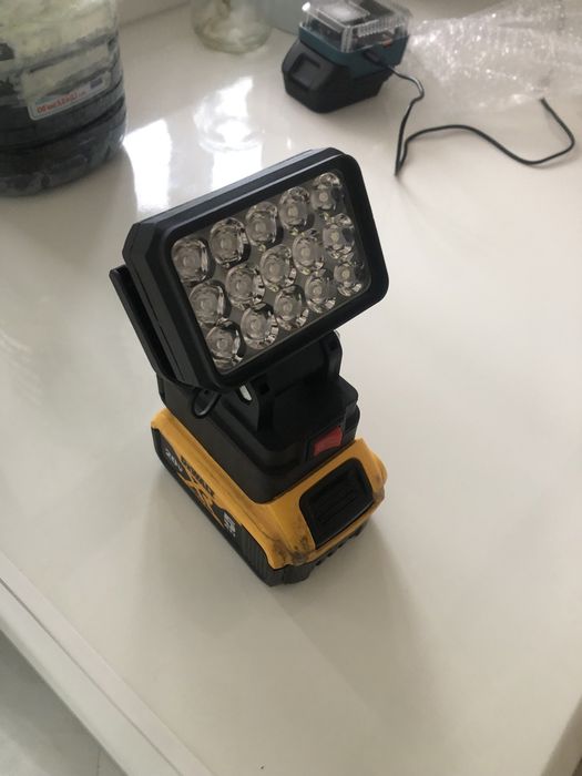 Ліхтар акумуляторний