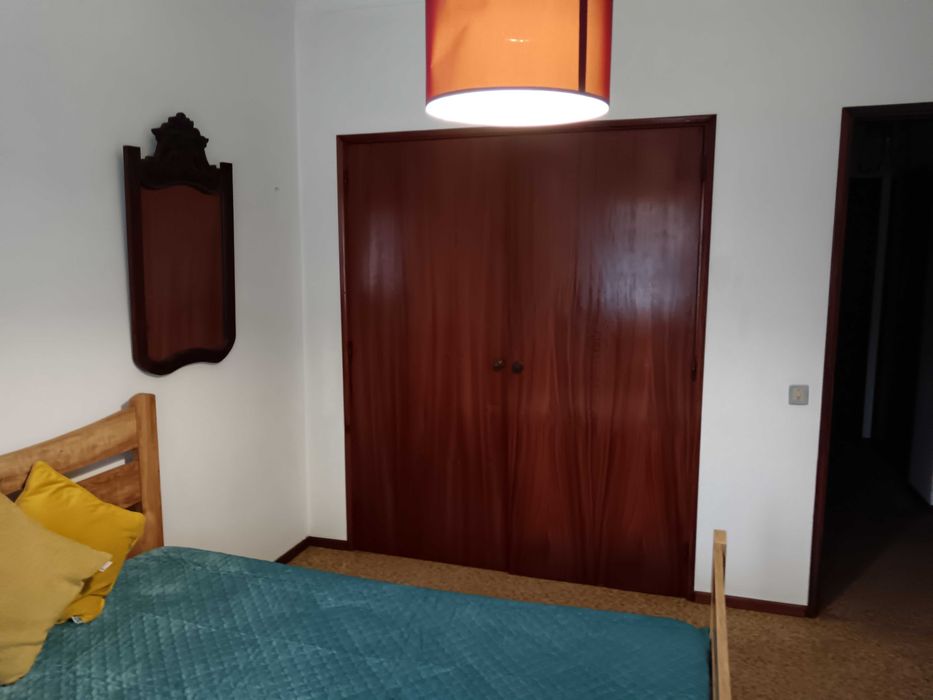 Quarto, entrada imediata perto Escolas Superiores