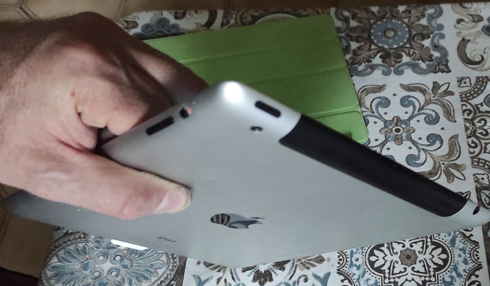 Ipad 2 продається