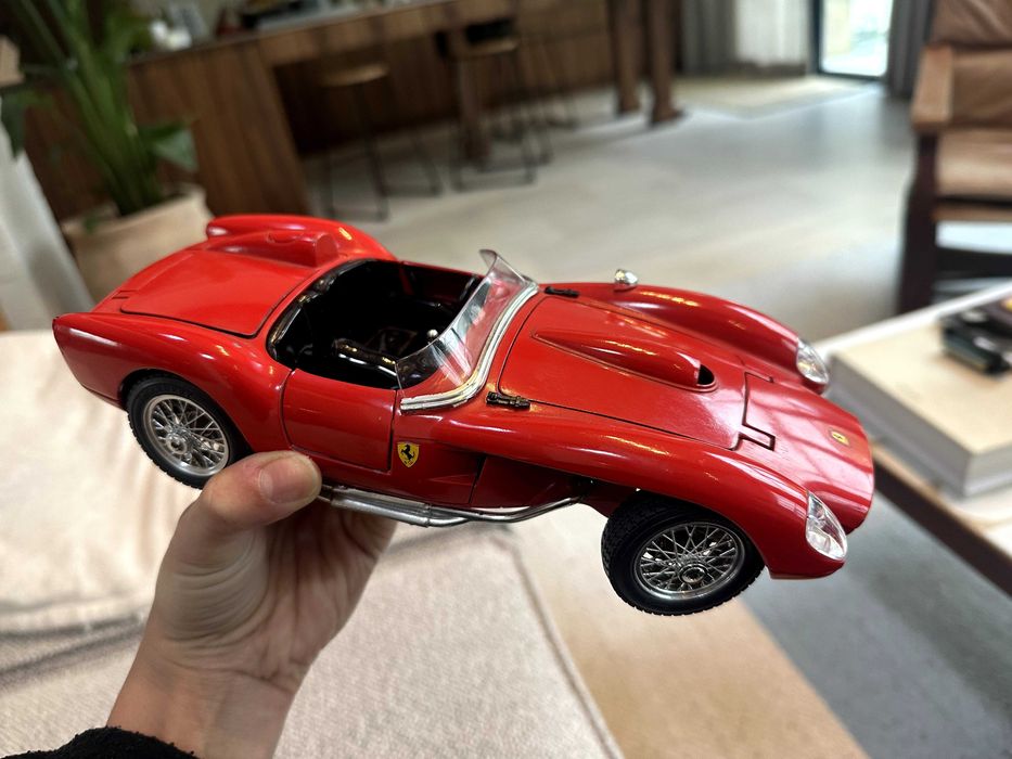 Ferrari 250 Testa Rossa 1957 – 1:18 Bburago model - Collector