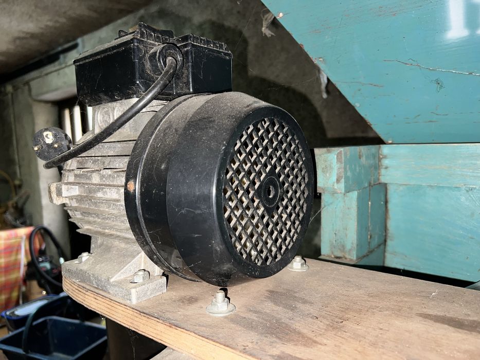 Esmagador de uvas com Motor