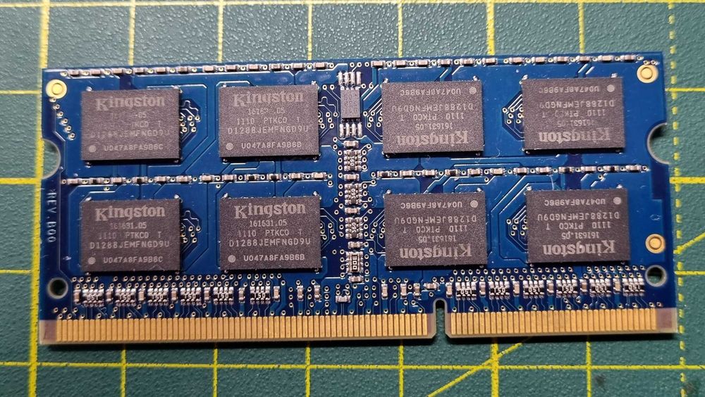 Пам'ять для ноутбуку. SODIMM DDR3 2 Gb 2Rx8 PC3 -10600S