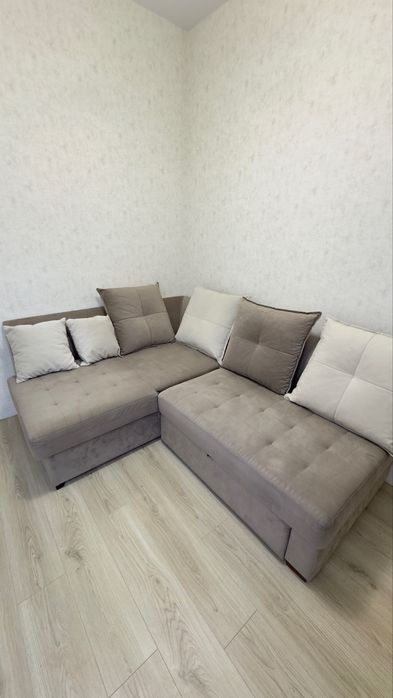 Продам кутовий розкладний диван (стан майже новий)