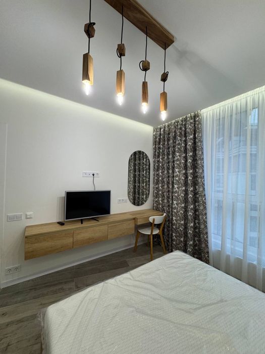 Оренда кухня-студія + спальна  на Прорізній.