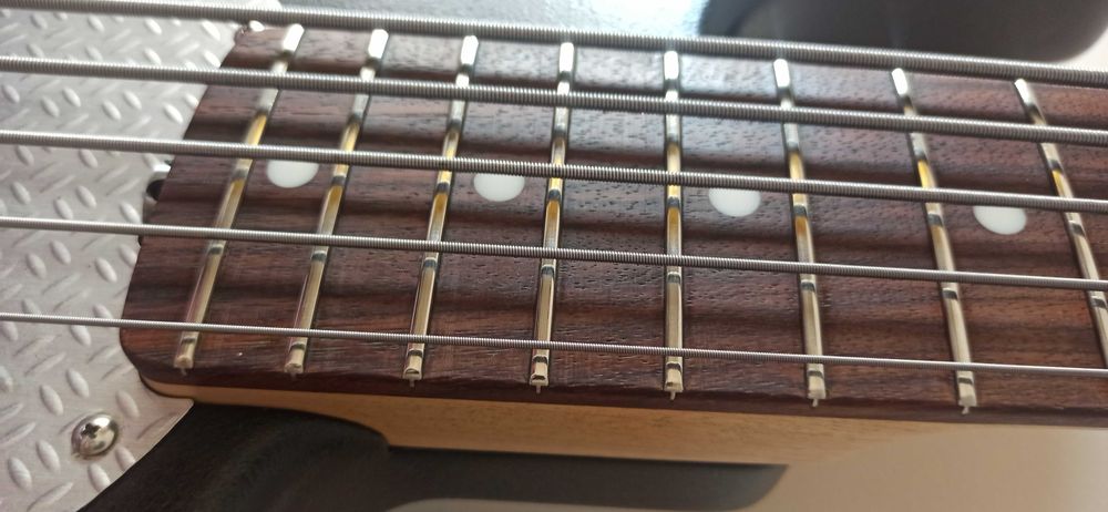 Lutnik Szlif Progów Regulacja Strojenie Setup Naprawa Gitary Basu