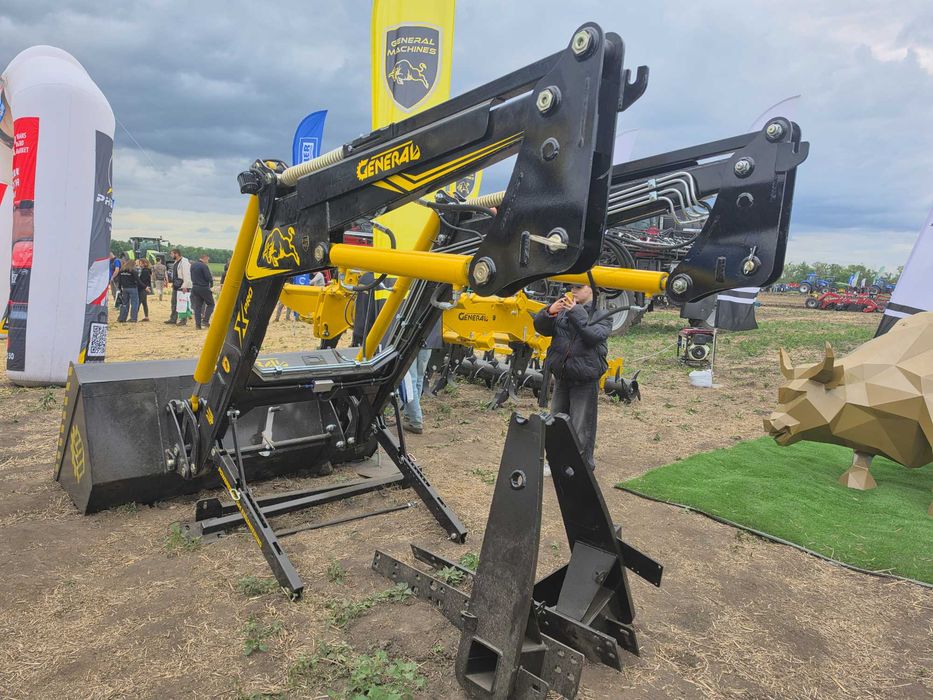 Фронтальний навантажувач GENERAL X PRO Новинка Виворіт ковша 180°