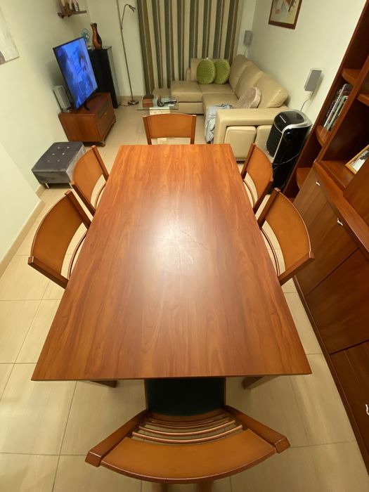 Conjunto de mesa e cadeiras da Cern