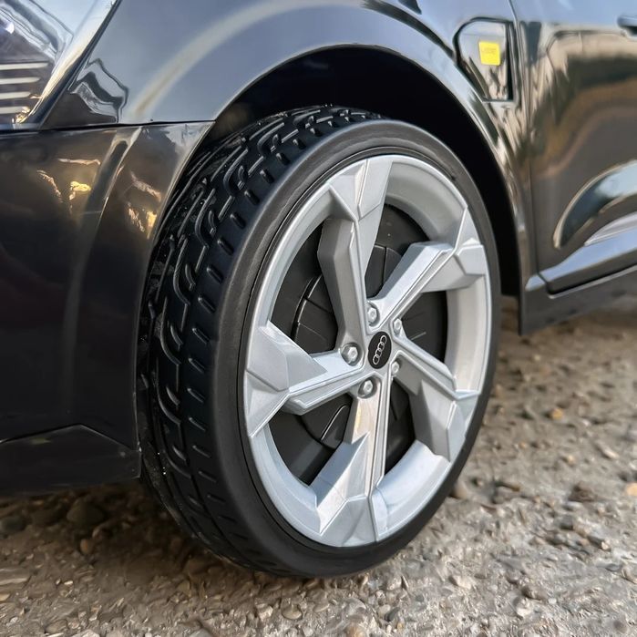 Auto AUDI SQ8 4x45W 12V9Ah SKÓRA MP3 PILOT