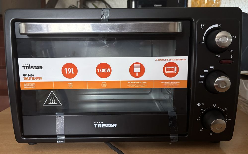 Mini-forno Tristar OV-1436, com capacidade de 19 litros e potência de 1300 W. Completamente novo.