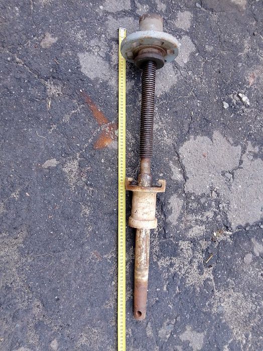 Винт для пресса. Новое состояние. Мощный.